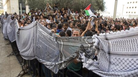 إيسيسكو.. الكوفية الفلسطينية توشّح قائمة التراث الثقافي غير المادي