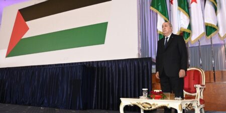 الرئيس تبون: الشعب الفلسطيني يستحق من المجتمع الدولي انتفاضة حاسمة تصرف عنه مخططات الإبادة الجماعية