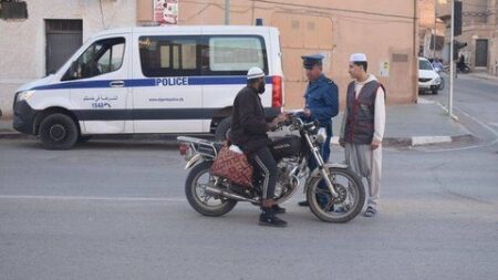 بهدف الوقاية من حوادث المرور.. أمن دائرة القرارة ينظم حملة تحسيسية مشتركة