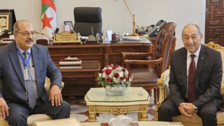 بلحاج يتسلم محضر إعلان النتائج النهائية لانتخاب أساتذة القانون الدستوري