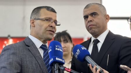 الوكالة الجزائرية لترقية الاستثمار تعلن عن إنشاء أقطاب لإنتاج اللوازم المدرسية