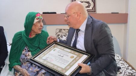 تكريم المجاهدة مريم حضرية عرفانا بإسهاماتها خلال ثورة التحرير الوطني