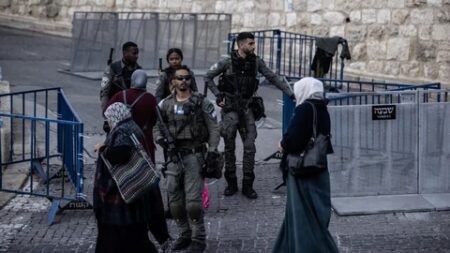 حماس: انتهاكات الاحتلال بالأقصى والقدس تستوجب النفير