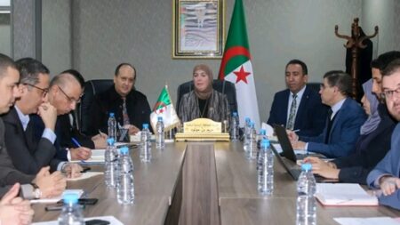 إطلاق المنصة الوطنية لنظام اليقظة والإنذار للتموين بالمواد الصيدلانية في الجزائر”