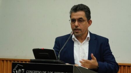 أبي بشرايا البشير: “دمقرطة المغرب” أصبحت مرتبطة بتصفية الاستعمار من الصحراء الغربية