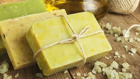 صابون الكبريت.. لوجه خالٍ من الشوائب