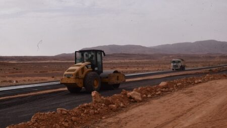 النعامة.. إنطلاق أشغال تدعيم 44 كلم من الطريق الوطني رقم 6