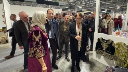 المعرض الدولي للصناعة التقليدية بإيطاليا.. مداحي تزور أجنحة الحرفيين الجزائريين