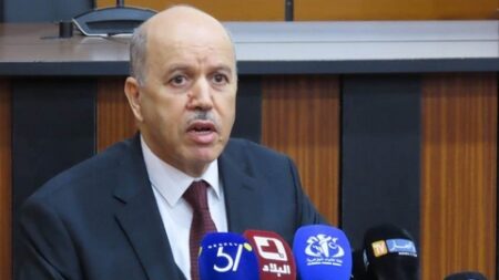 وزير الصحة يدعو إلى توفير سيارة إسعاف في كل الأماكن المخصصة لممارسة الرياضة المدرسية