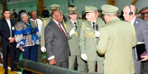 رئيس جمهورية جنوب إفريقيا يقوم بزيارة إلى القاعدة المركزية للإمداد بالناحية العسكرية الأولى