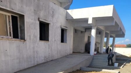 التعجيل بإنهاء اشغال تهيئة قاعات العلاج بزرالدة