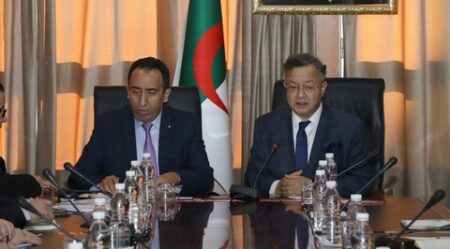 التعليم العالي والصناعة الصيدلانية يطلقان خطة لتحقيق السيادة الوطنية في إنتاج الأدوية