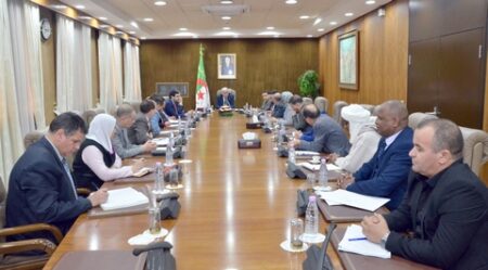 نواب وأطباء يناقشون السرطان وأثر التجارب النووية في الصحراء الجزائرية