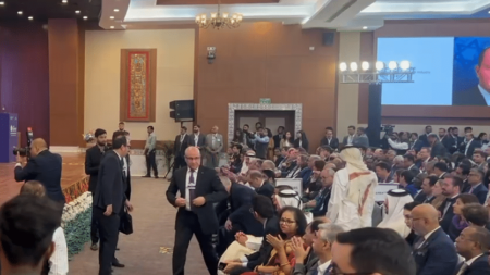 انسحاب الوفد الجزائري من قمة الشراكة بالهند فور دخول وزير الاقتصاد الصهيوني
