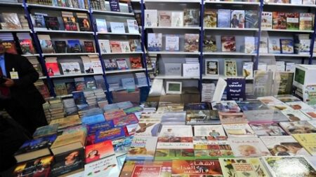 سيستمر إلى غاية 4 جانفي المقبل.. إقبال كبير على معرض الكتاب بوهران