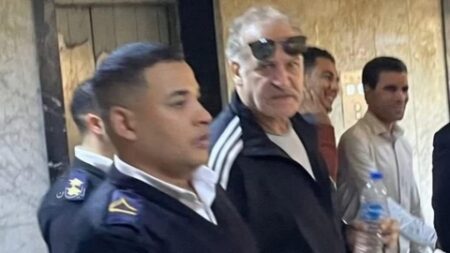 قضية سرقة مجوهرات زوجة خالد يوسف.. المخرج عمر زهران وراء القضبان