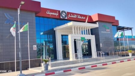 إعطاء إشارة انطلاق مشروع إنجاز خط السكة الحديدية تيارت-تيسمسيلت
