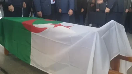 جثمان المجاهد علي بلهاشمي يشيع إلى مثواه الأخير بمقبرة “سيدي محمد الشريف” بمعسكر