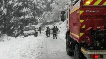 الحماية المدنية: إنقاذ 25 شخصا حاصرتهم الثلوج ببوغني بولاية تيزي وزو