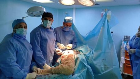 باتنة.. انطلاق الأيام الجراحية الأولى في جراحة استبدال الورك والركبة بعين التوتة