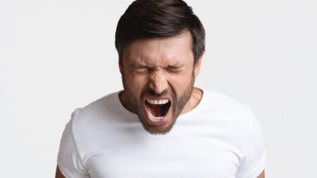 ظاهرة الفحش وبذاءة اللسان