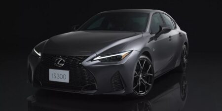 لكزس تطلق IS300 F Sport بنسخة Mode Black IV