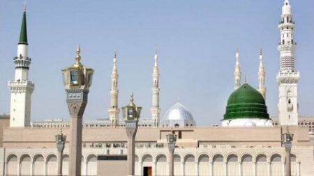 إِنَّ اللَّهَ وَمَلَائِكَتَهُ يُصَلُّونَ عَلَى النَّبِيِّ
