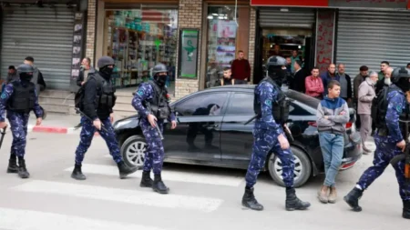 أجهزة السلطة تقتل 8 شهداء وتواصل قطع كافة الخدمات عن مخيم جنين