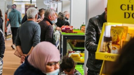 افتتاح الصالون الدولي للشوكولاتة والقهوة بمشاركة 70 عارضا
