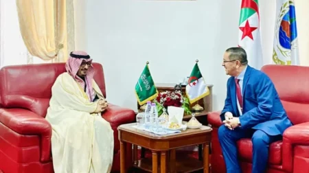 اللواء بخوش يلتقي السفير السعودي بالجزائر لتعزيز التعاون الجمركي المشترك بين البلدين