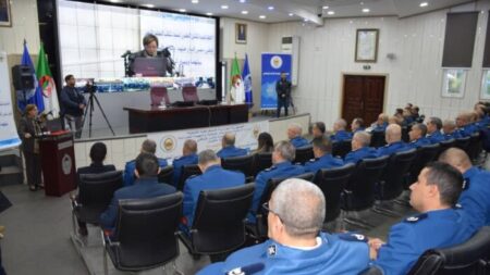 يوم تكويني لفائدة إطارات الأمن الوطني حول القانون العضوي المحدد لتنظيم غرفتي البرلمان وعملهما