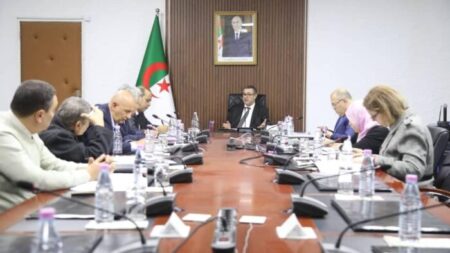 سعيود يترأس اجتماعا لبحث تحسين إجراءات النقل الجوي والبري لدعم الصادرات الجزائرية