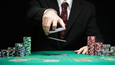 العلم والإيمان.. الحكمة من تحريم الميسر والقمار