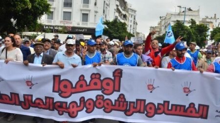 قرارات مشبوهة واتهامات بالفساد تهز المشهد السياسي بالمغرب