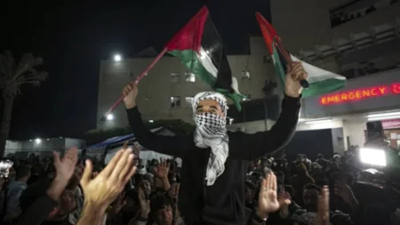 “القسام” يشارك أهالي غزة احتفالات وقف إطلاق النار