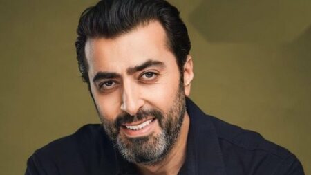 باسم ياخور يثير الجدل بتصريحات جديدة: “لن أعود لسوريا وما يحدث مجرد شوربة”