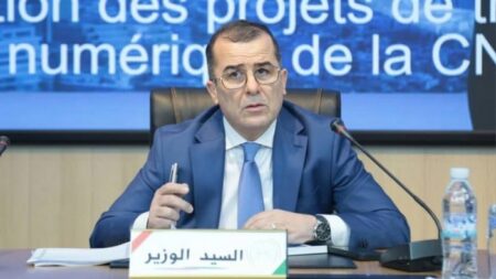 بن طالب يشدد على توحيد الجهود وتسريع وتيرة التحول الرقمي لضمان فعالية الخدمات