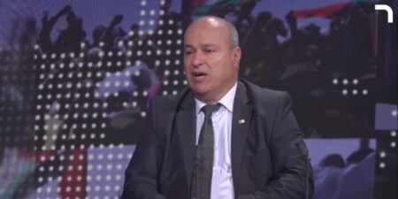 في تصريحه للموعد اليومي.. الأستاذ والمحلل السياسي وحيد بوطريق: ماكرون بين مطرقة اليمين المتطرف الداخلي وسندان المغامرات السياسية الخارجية