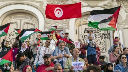 مظاهرة تضامنية في تونس مع الكادر الطبي في قطاع غزة