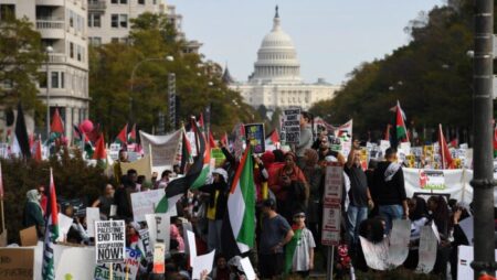 مناصرون للفلسطين يحتجون أمام البيت الأبيض على استضافة “نتنياهو”