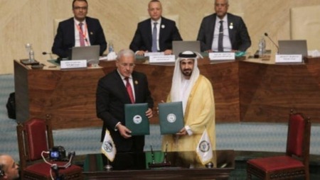 البرلمان العربي والاتحاد البرلماني العربي يوقّعان اتفاق تعاون لتعزيز الدبلوماسية البرلمانية