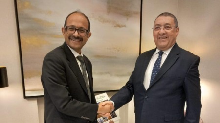 وزير الداخلية يلتقي بالكويت بالممثل الخاص للأمين العام للأمم المتحدة للحد من مخاطر الكوارث