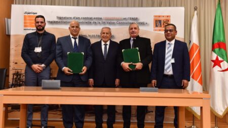سوناطراك: توقيع عقد تصنيع جهاز تعديل حقن الغاز بآبار النفط مطور من قبل مهندسي المجمع