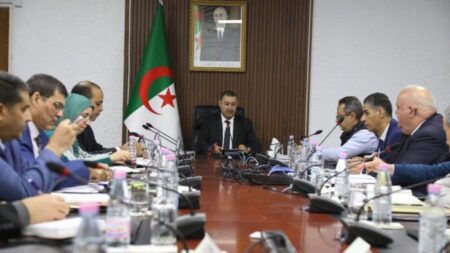 سعيود يناقش مطالب عمال الملاحة الجوية ويؤكد على أهمية الحوار الاجتماعي