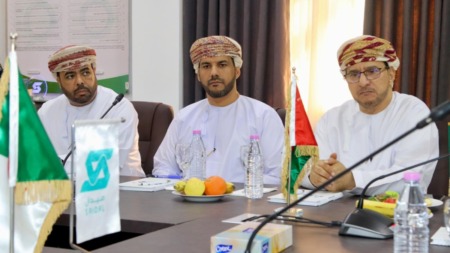 قويدري ونظيره العماني يبحثان فرص التعاون المشترك في المجال الصيدلاني