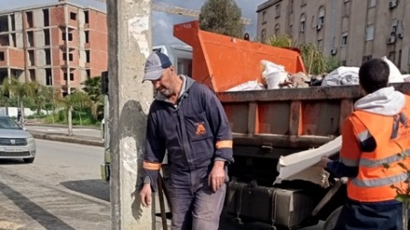 تكثيف التدخلات لمنع تراكم النفايات بطرقات بئر توتة