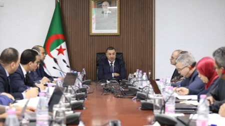 سعيود يشدد على التزام الموانئ الاقتصادية بنظام العمل الدائم قبل نهاية فيفري