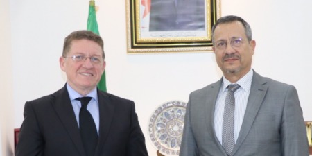 رخروخ يتباحث سبل تعزيز التعاون المشترك مع رئيس مجلس الأعمال الجزائري-الأمريكي