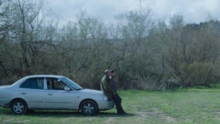 فيلم “أرض الانتقام”.. رحلة البحث عن الذات برؤية إخراجية رائعة