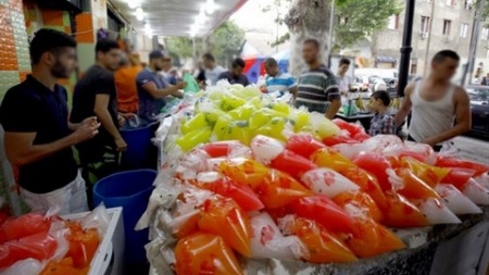 منظمة حماية المستهلك تحذر من “الشاربات” الصناعية ومخاطرها الصحية